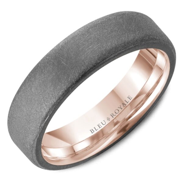 A men's wedding band in rose gold and rose gold.
