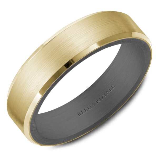 A men's wedding band in yellow gold and black.