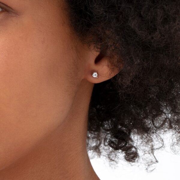 HOF THREE-PRONG STUD EARRINGS - Image 4