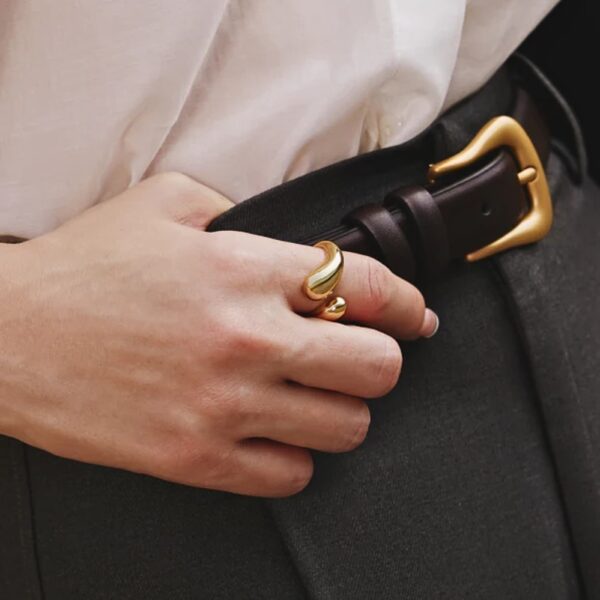 GOLD SCULPTURAL CROSSOVER RING R062-03G - Image 3