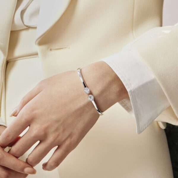 HEARTS ON FIRE ELLIPSE OPEN BANGLE UU27708WGHV1155648 - Image 4